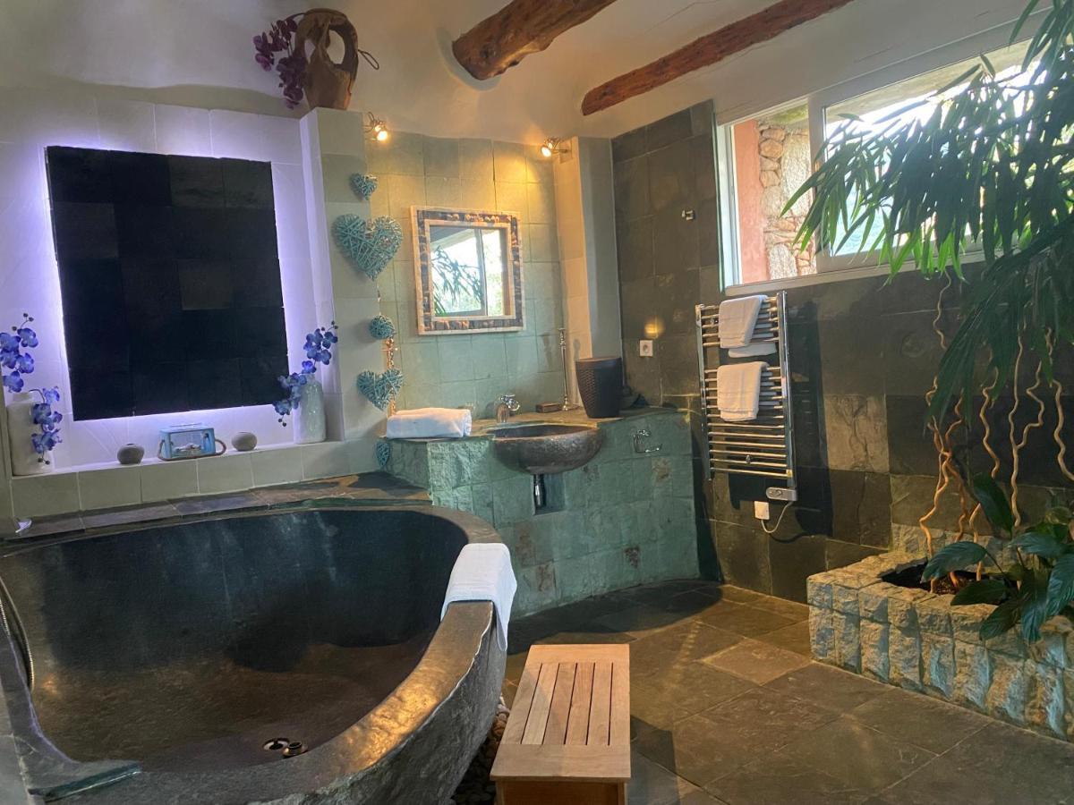 Domaine De 2* Figari (Corsica)